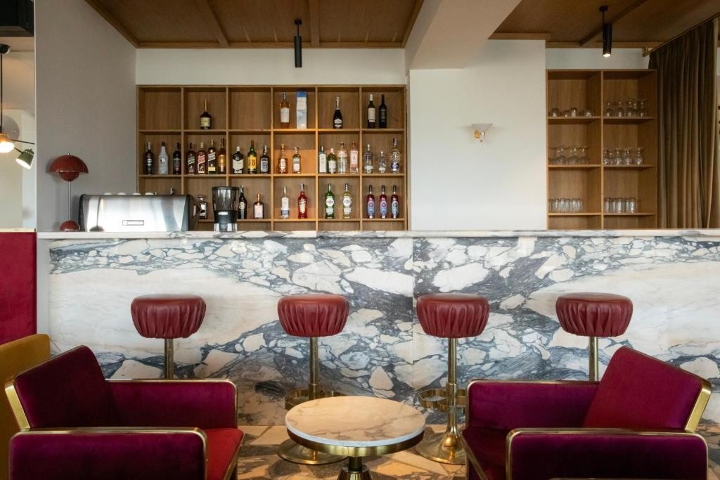 Castor and Pollux Hotel 28/69