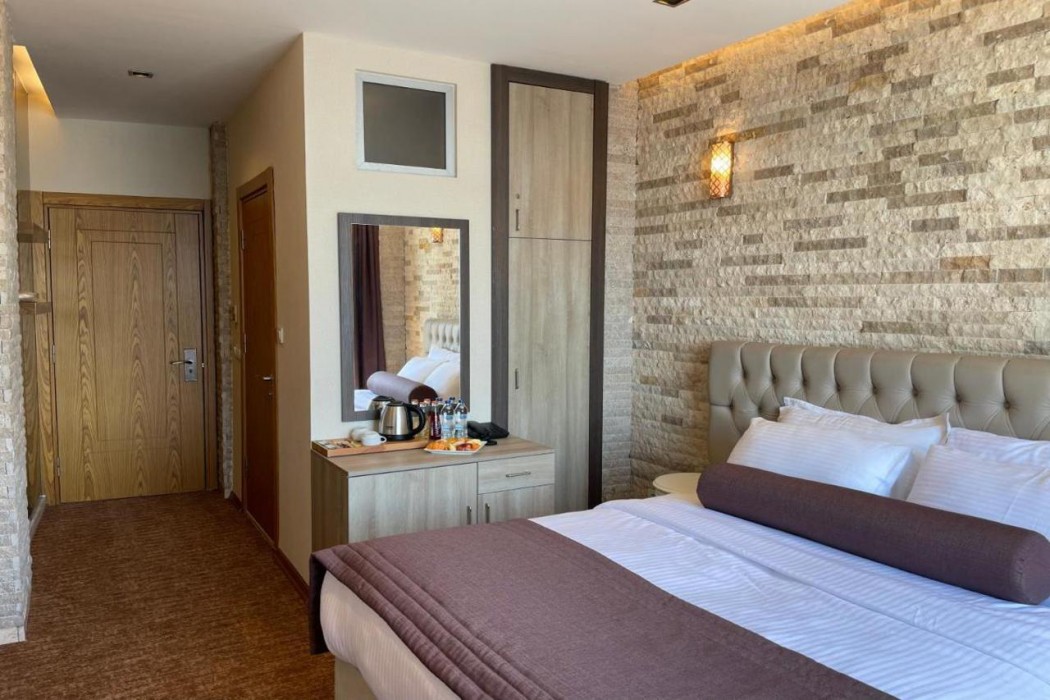 Weingart Seaside Hotel 8/52