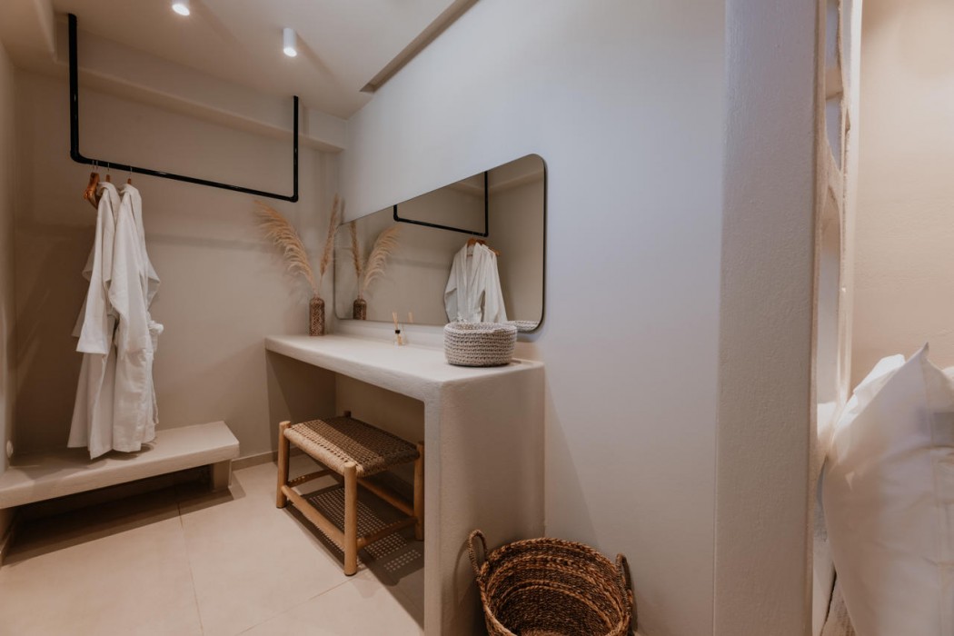 Onym Curated Villas 42/206