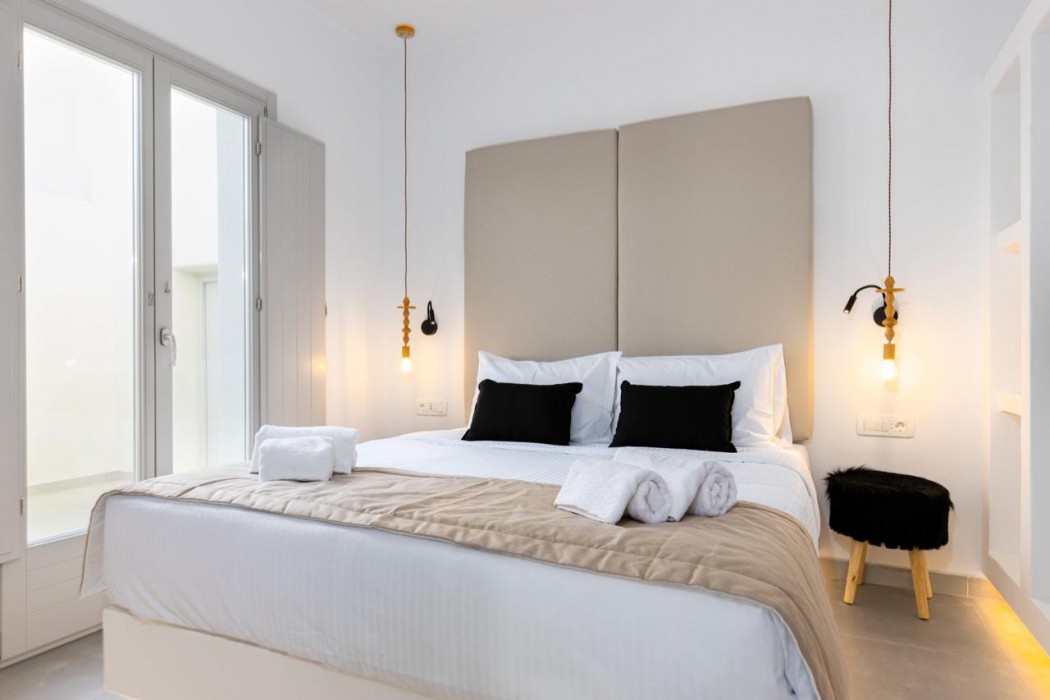 Discover the charm of Santorini at Serapias Suites, where comfort meets convenience just minutes from stunning attractions and local culture.