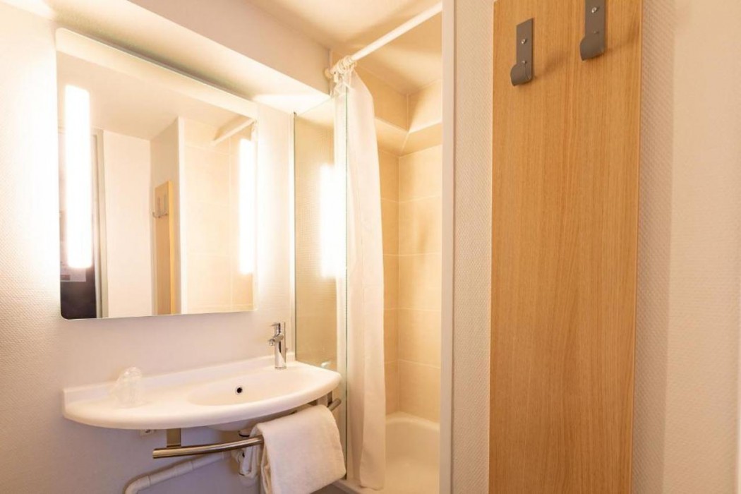 B&B Hotel Laval Change 10/30