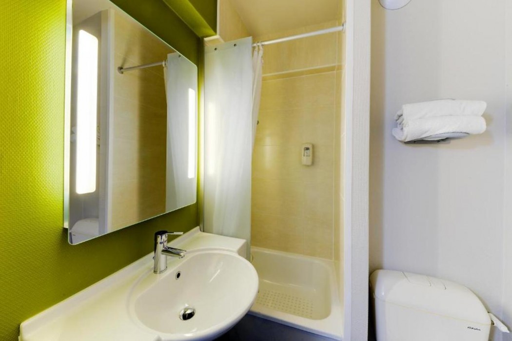 B&B Hotel Nantes Aeroport 12/28