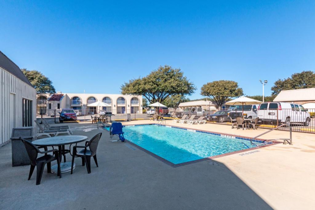 Econo Lodge Sonora, TX 43/60