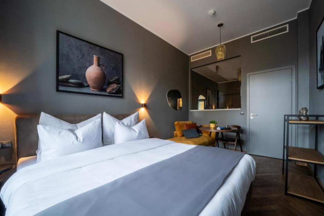 The Viaduct - Suites & More 12/60