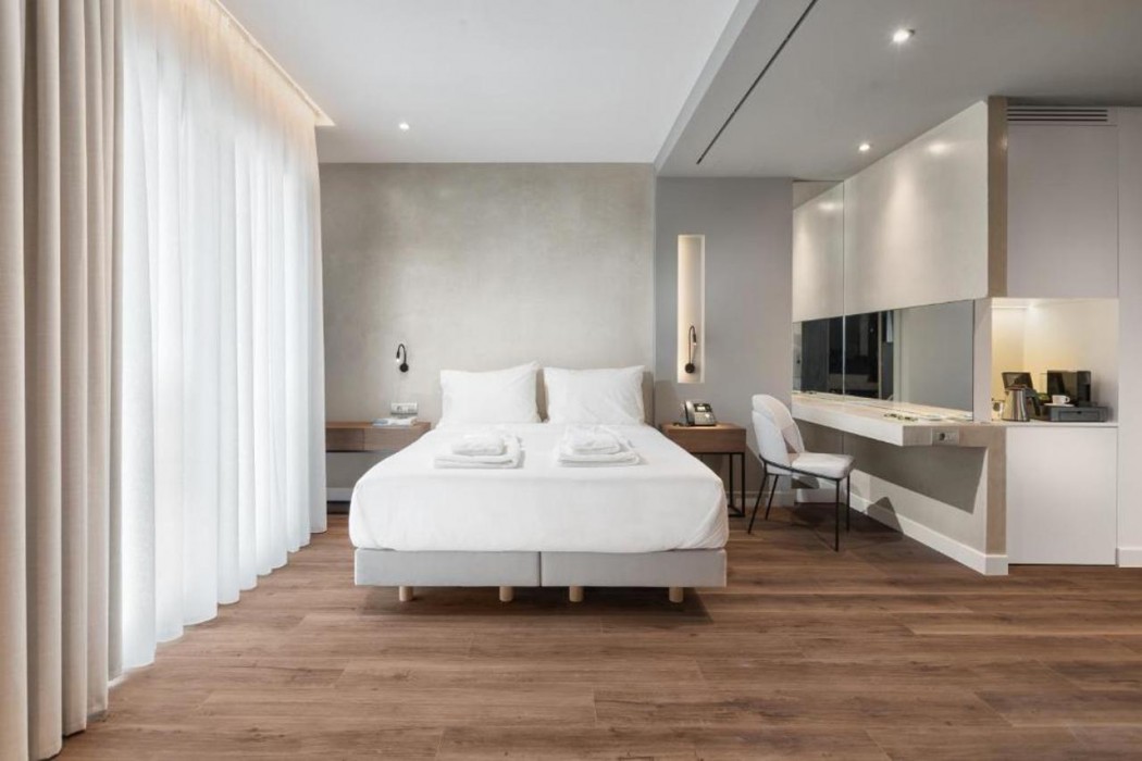 Ivis 4 Hotel 9/56