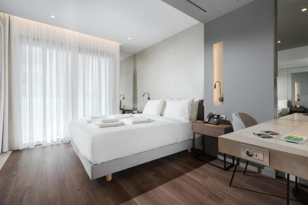 Ivis 4 Hotel 8/56