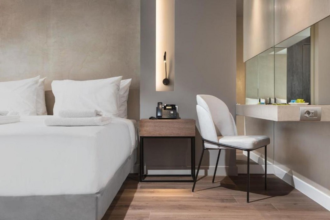 Ivis 4 Hotel 10/56