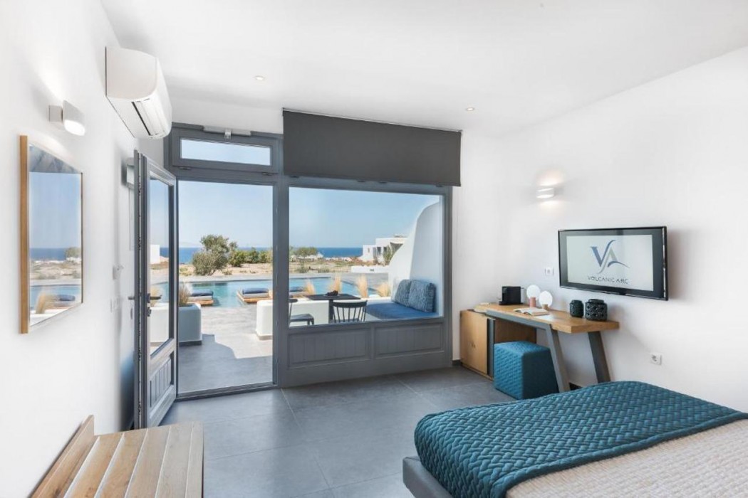 Volcanic Arc Santorini Suites 18/59
