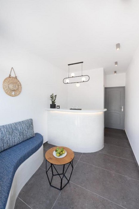 Volcanic Arc Santorini Suites 8/59