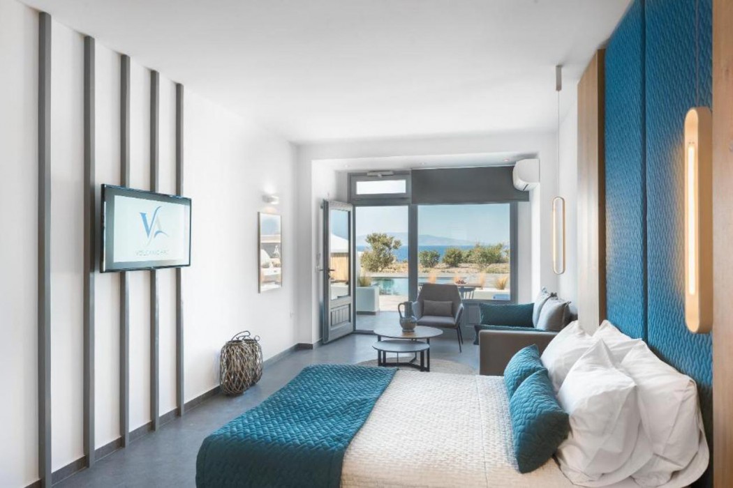 Volcanic Arc Santorini Suites 19/59