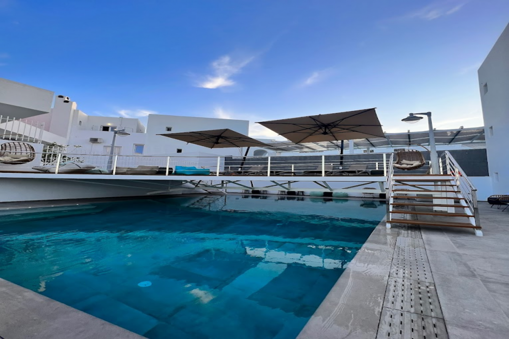 Deluxe Hotel Santorini 35/63