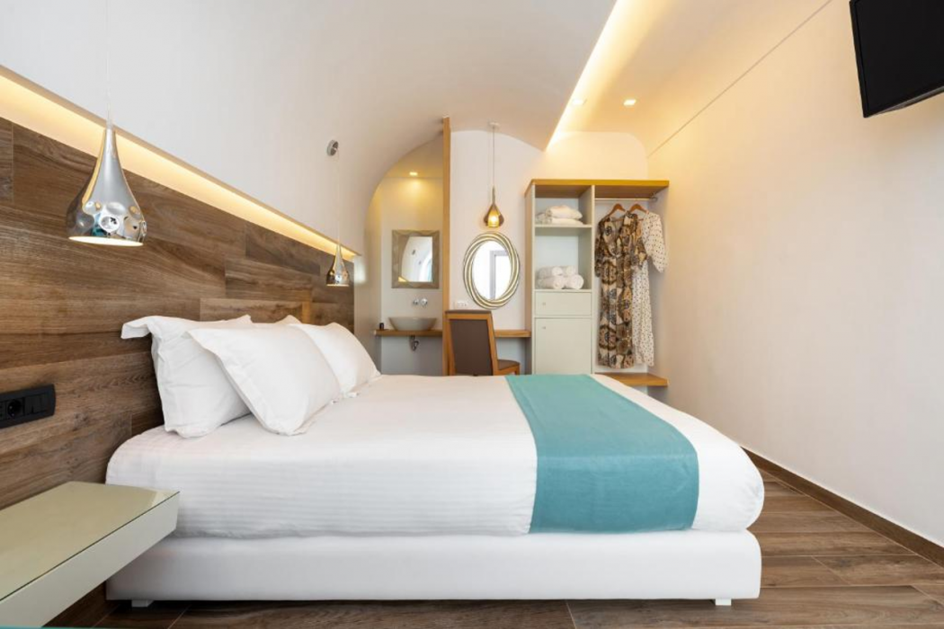 Deluxe Hotel Santorini 13/63