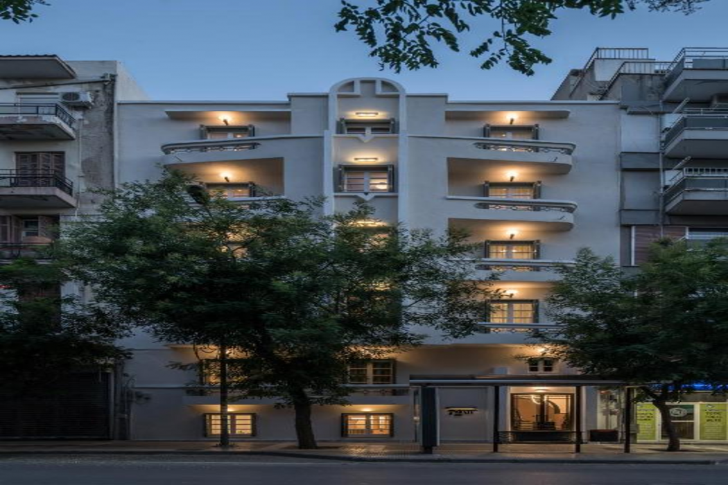72 AD Suites 2/57