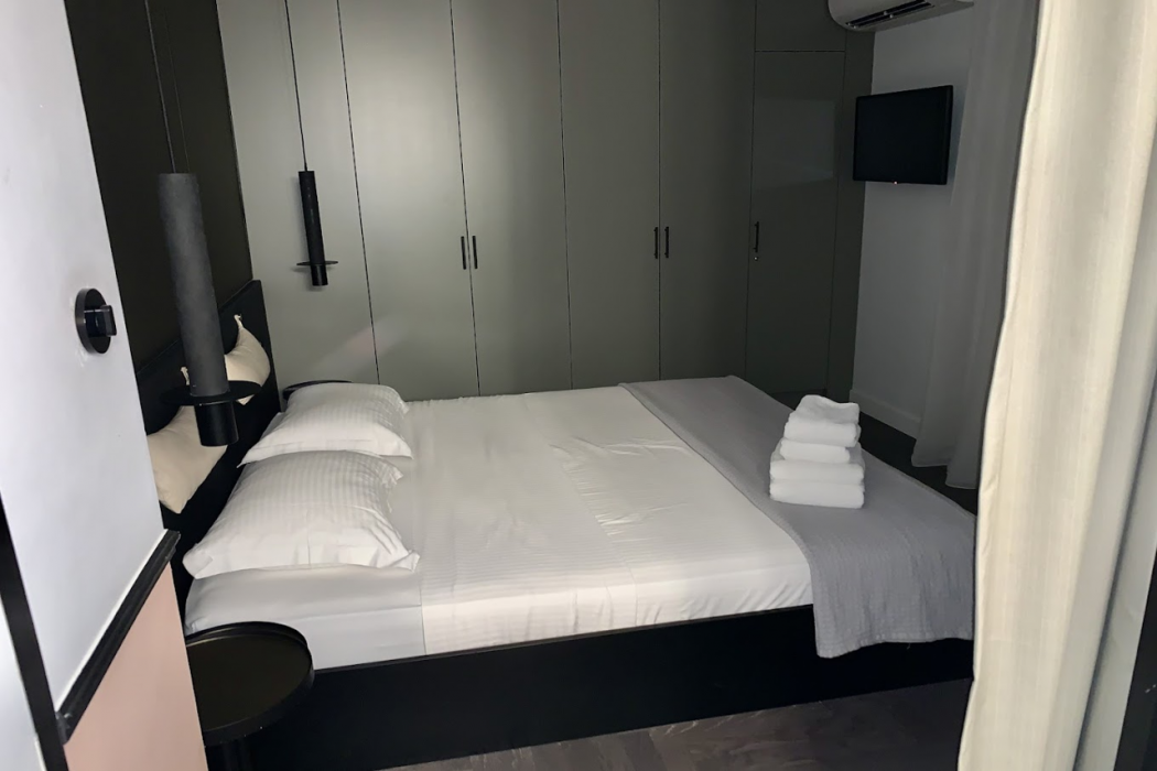 72 AD Suites 18/57