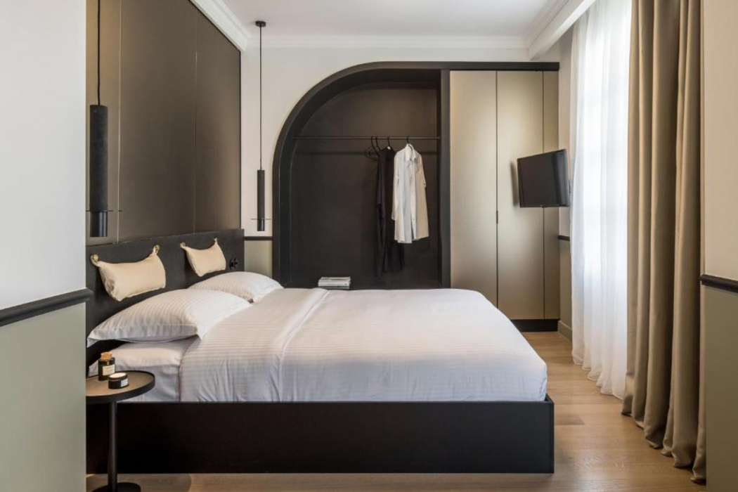 72 AD Suites 17/57