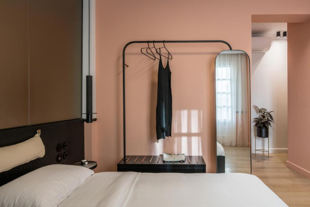 72 AD Suites 22/57