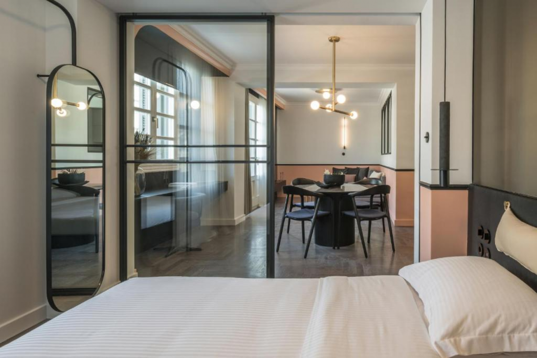 72 AD Suites 23/57