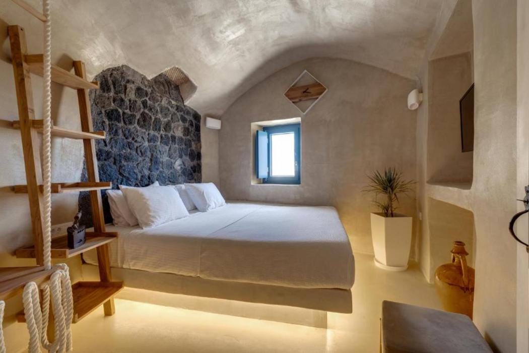 Pasithea Suites Santorini 15/60
