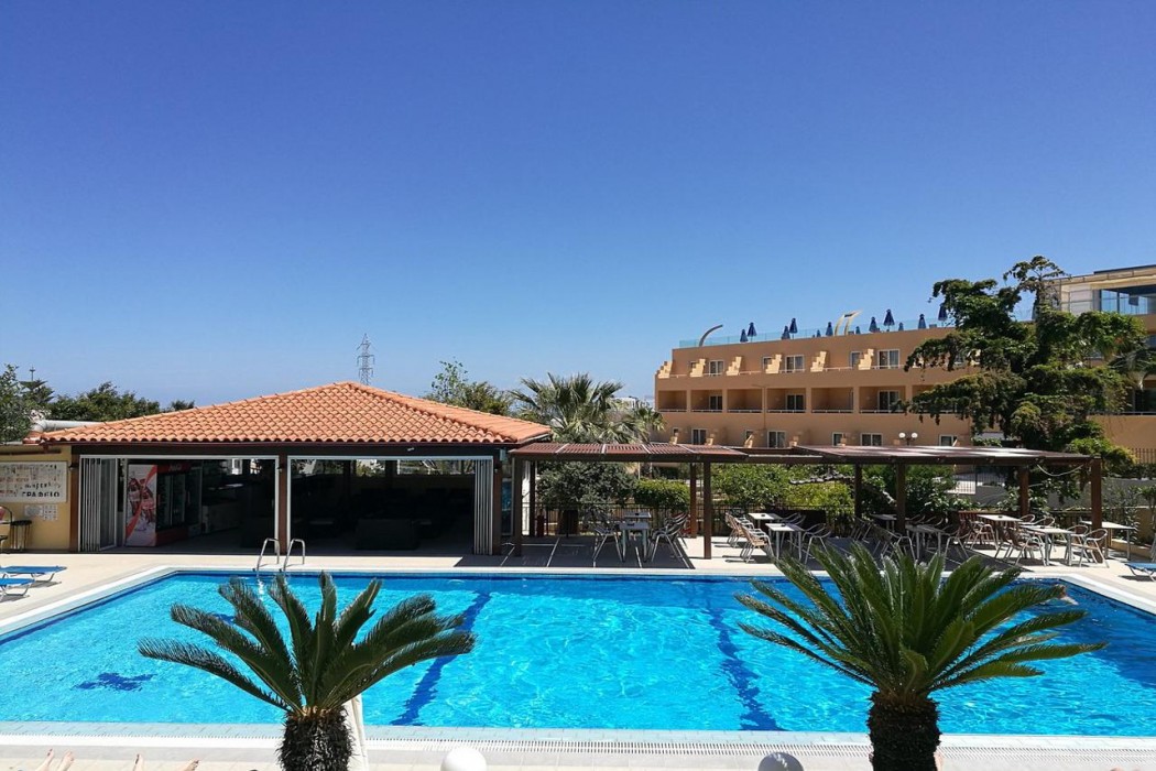 Sylvia Hotel Crete 6/8