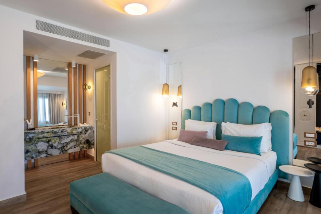 Cresanto Luxury Suites 13/60