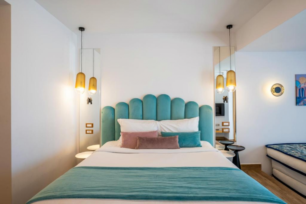 Cresanto Luxury Suites 12/60