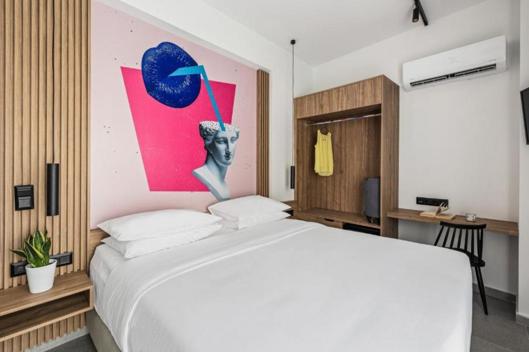 The Q Hotel 5/18