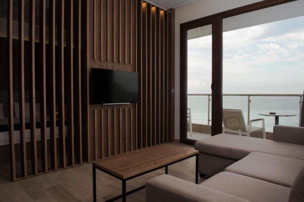 Mistral Seaside Hotel 7/36