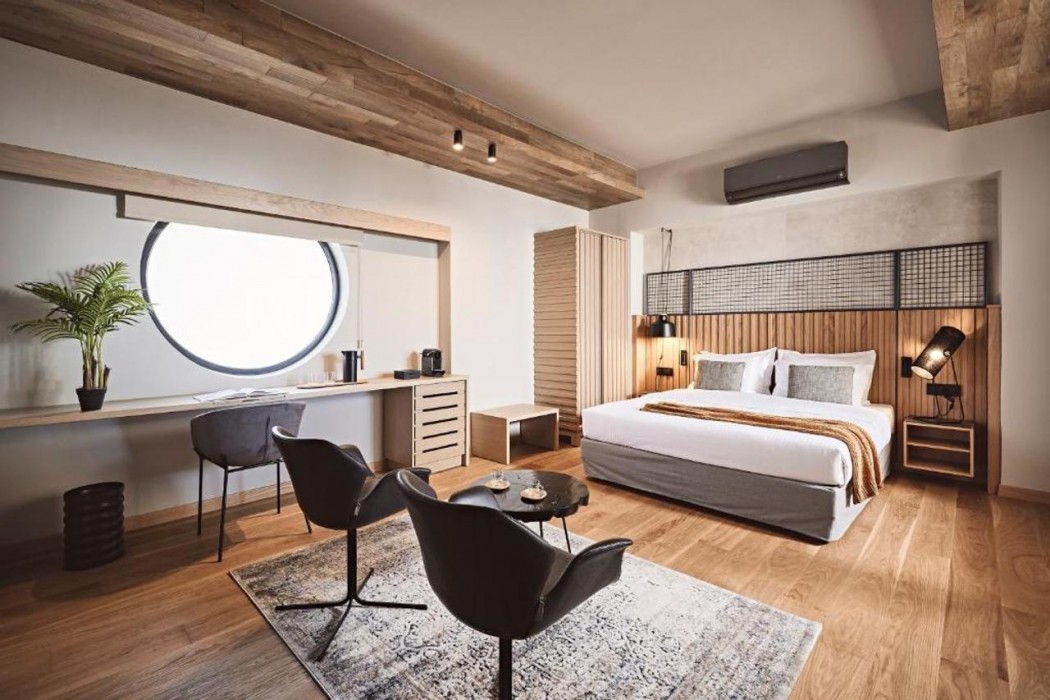 Cama Luxury Suites 11/58