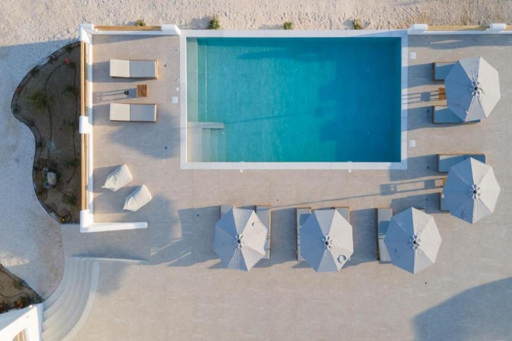 Naxos Earth Suites 33/59