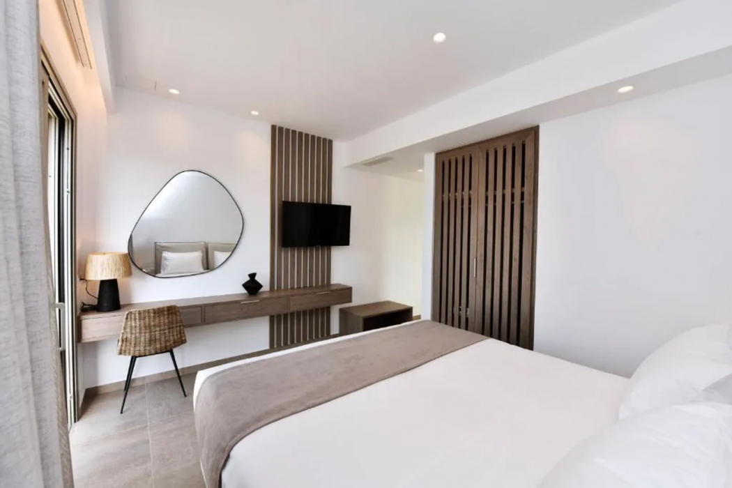 Anais Milos Suites 15/60