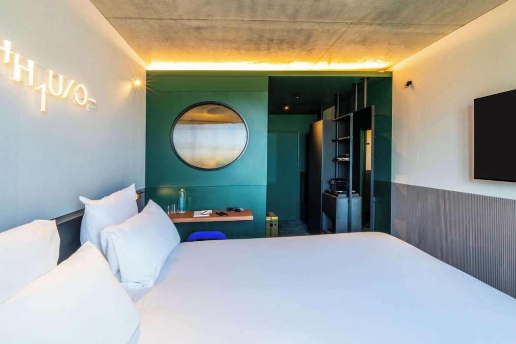 TRIBE Paris Clichy 11/54