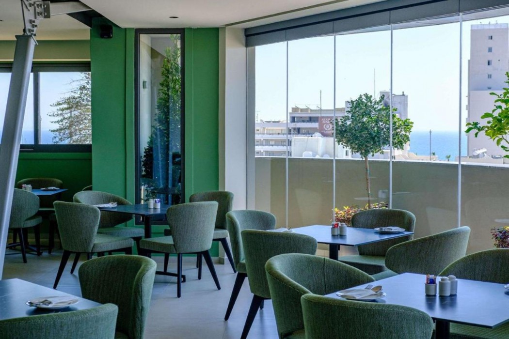 Mercure Larnaca Finikoudes Beach 47/60