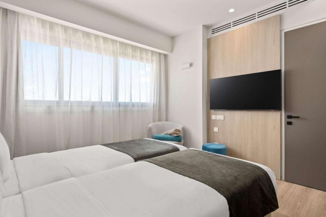 Mercure Larnaca Finikoudes Beach 8/60