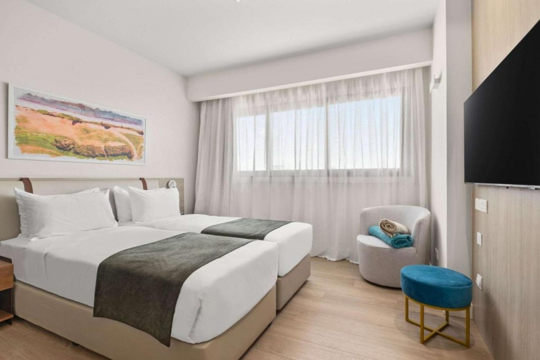 Mercure Larnaca Finikoudes Beach 9/60