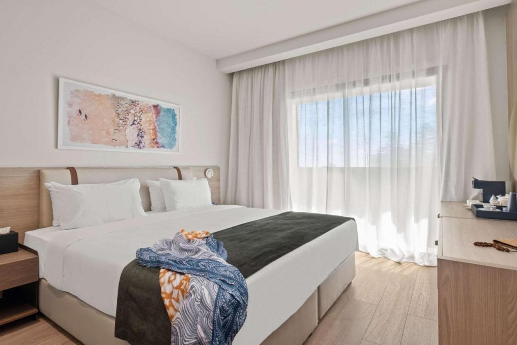 Mercure Larnaca Finikoudes Beach 11/60