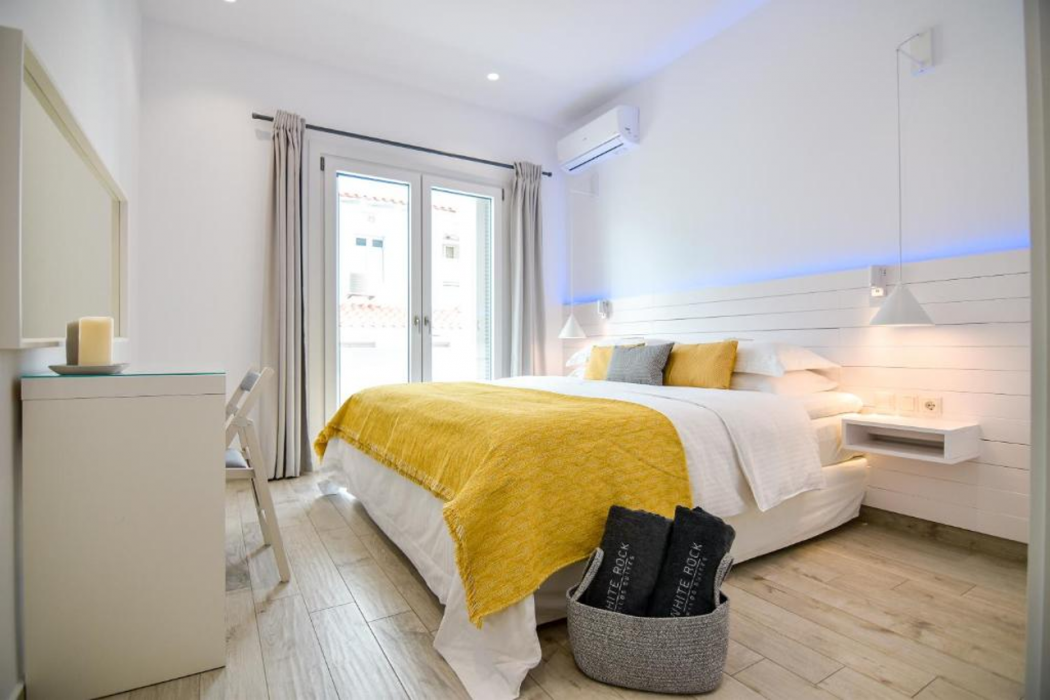 White Rock Milos Suites 8/55