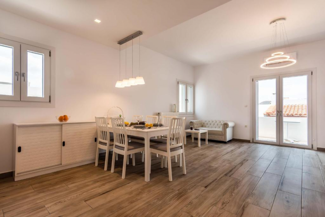 White Rock Milos Suites 23/55