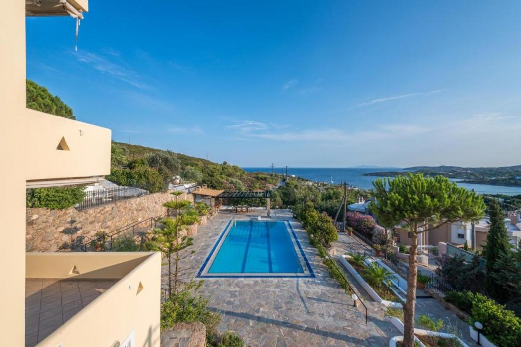 Villas in Sounio 4/10