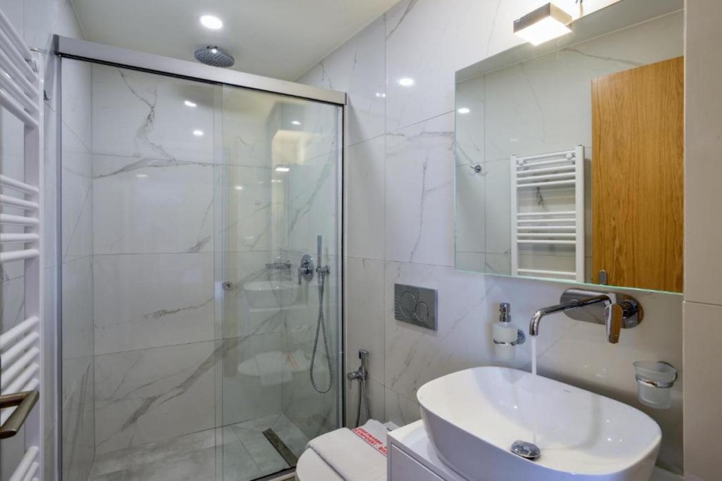 Elia Residences 12/59