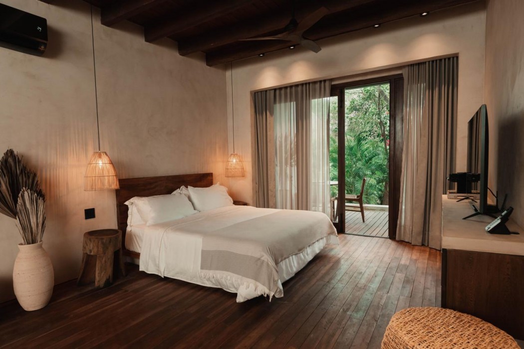 Makani Luxury Wanderlust 14/66
