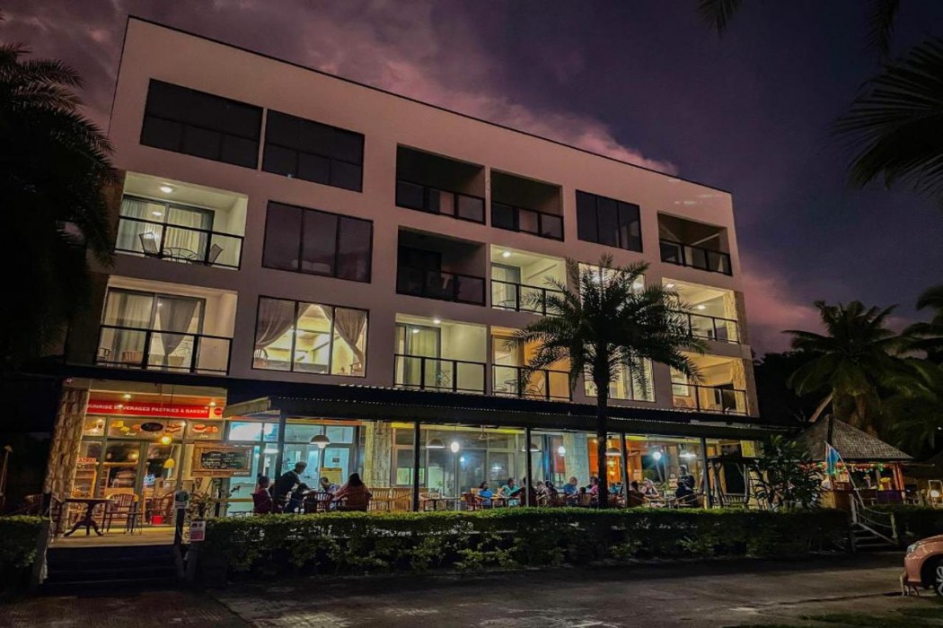 Ramada Suites by Wyndham Seafront Coral Coast 1/60