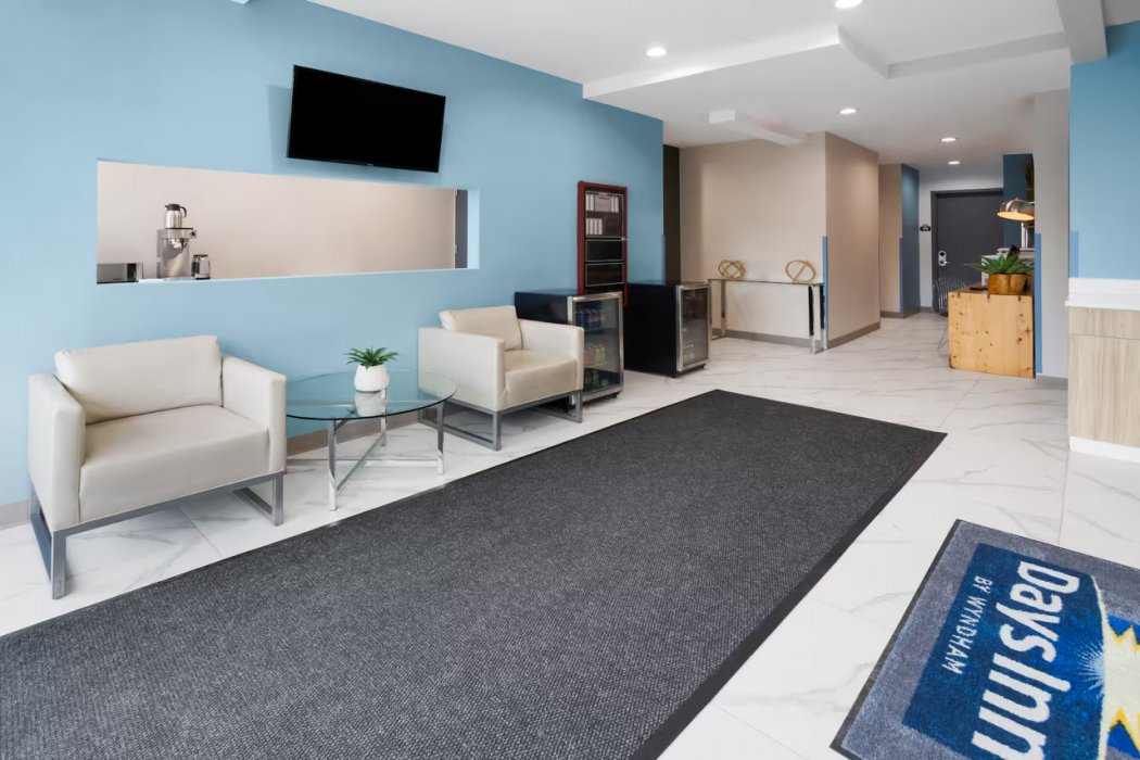 Days Inn by Wyndham Staten Island 8/36
