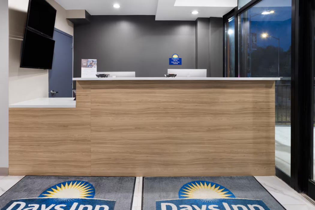 Days Inn by Wyndham Staten Island 4/36