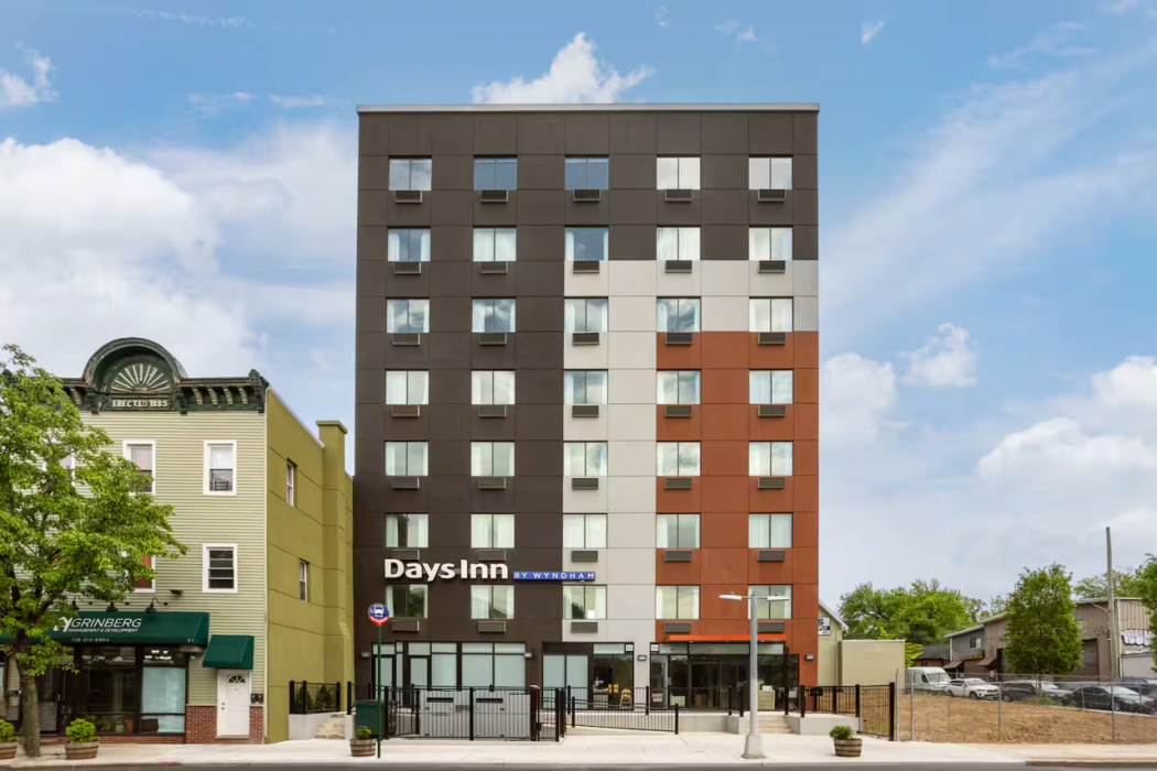 Days Inn by Wyndham Staten Island 10/36