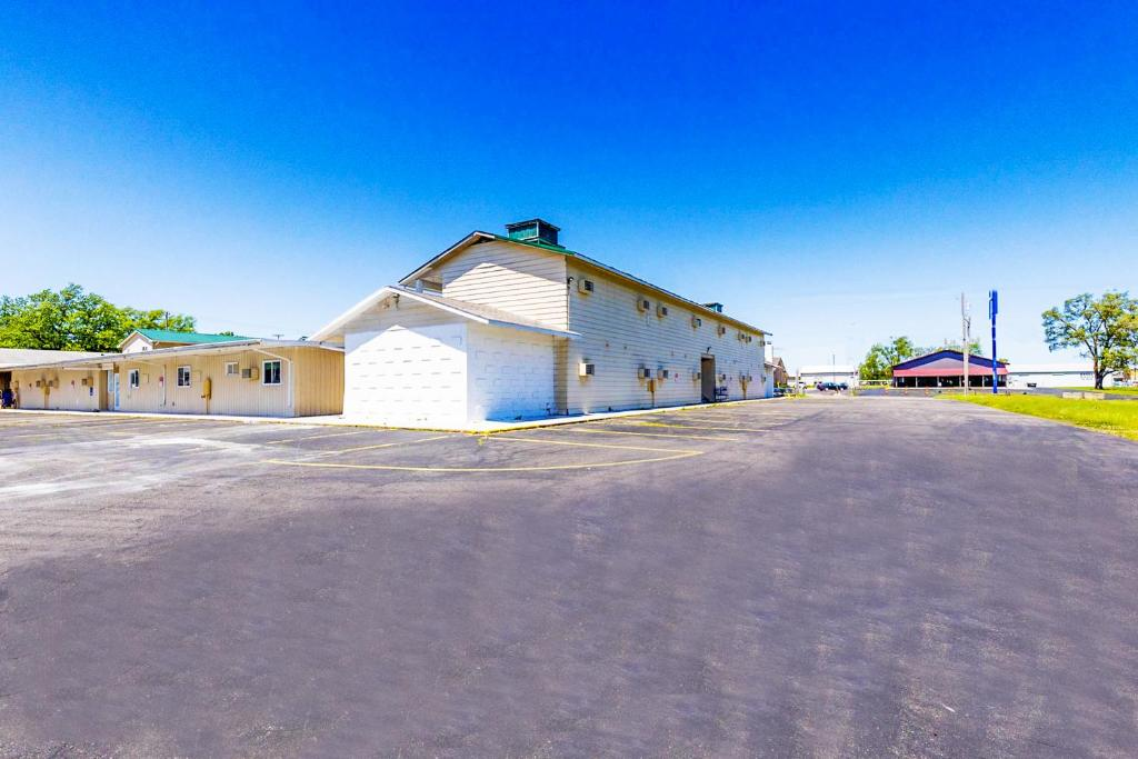 Country Hearth Inn and Suites By OYO Sturgis 22/35
