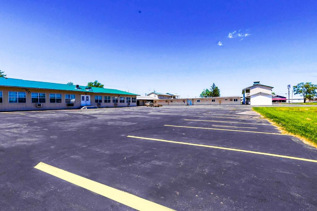 Country Hearth Inn and Suites By OYO Sturgis 23/35