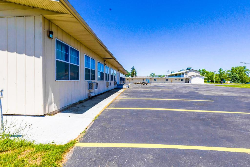 Country Hearth Inn and Suites By OYO Sturgis 25/35