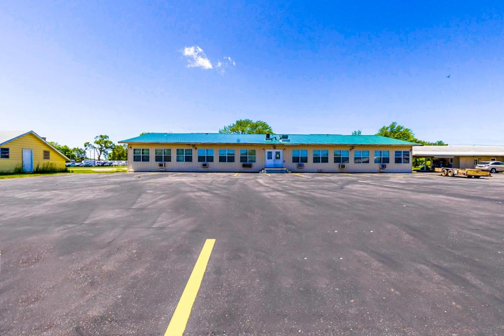 Country Hearth Inn and Suites By OYO Sturgis 24/35