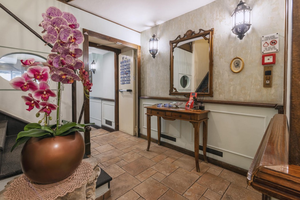 Lobby at Hotel il Convento, NAPLES