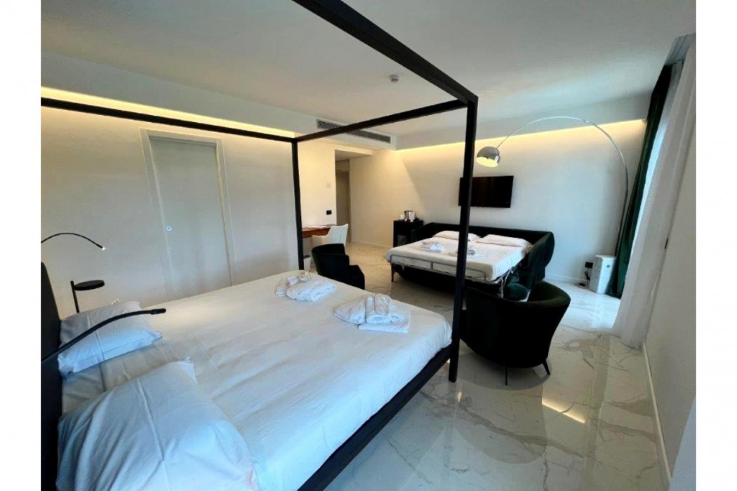 Hotel Alpha 14/72